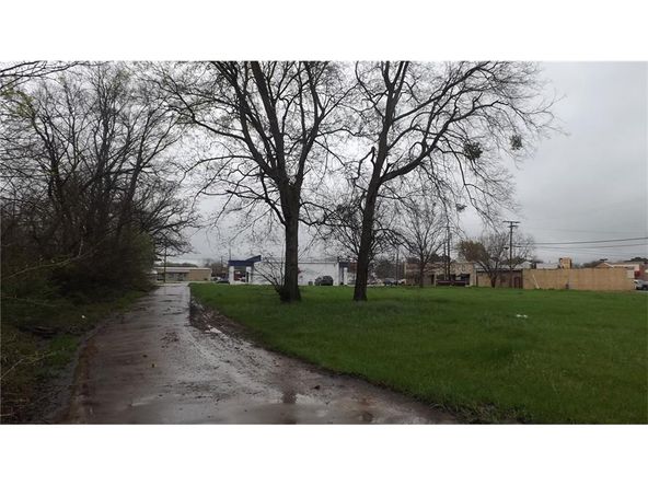 1068 Village Dr, Sulphur Springs, TX 75482